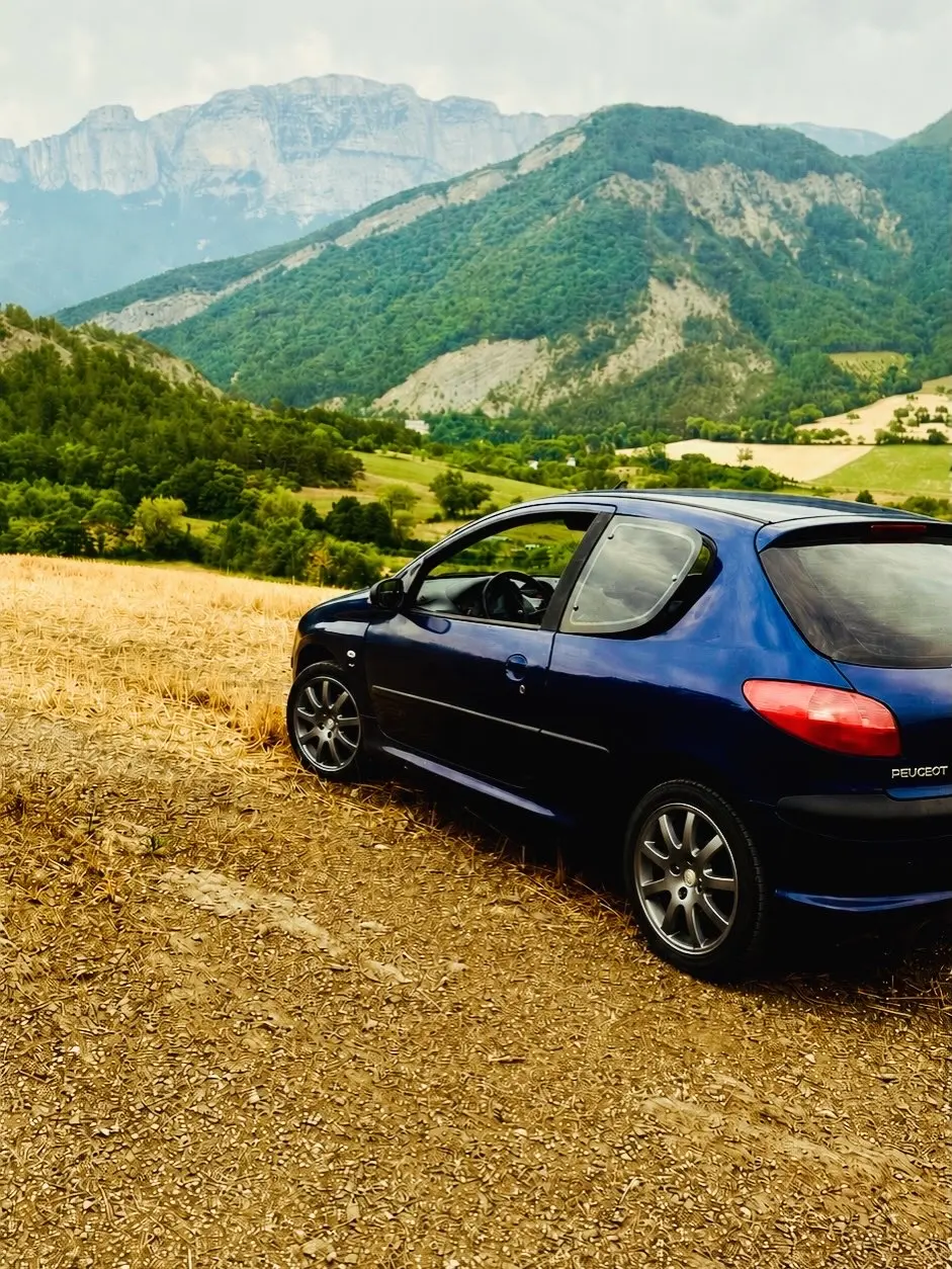 Peugeot dans un paysage